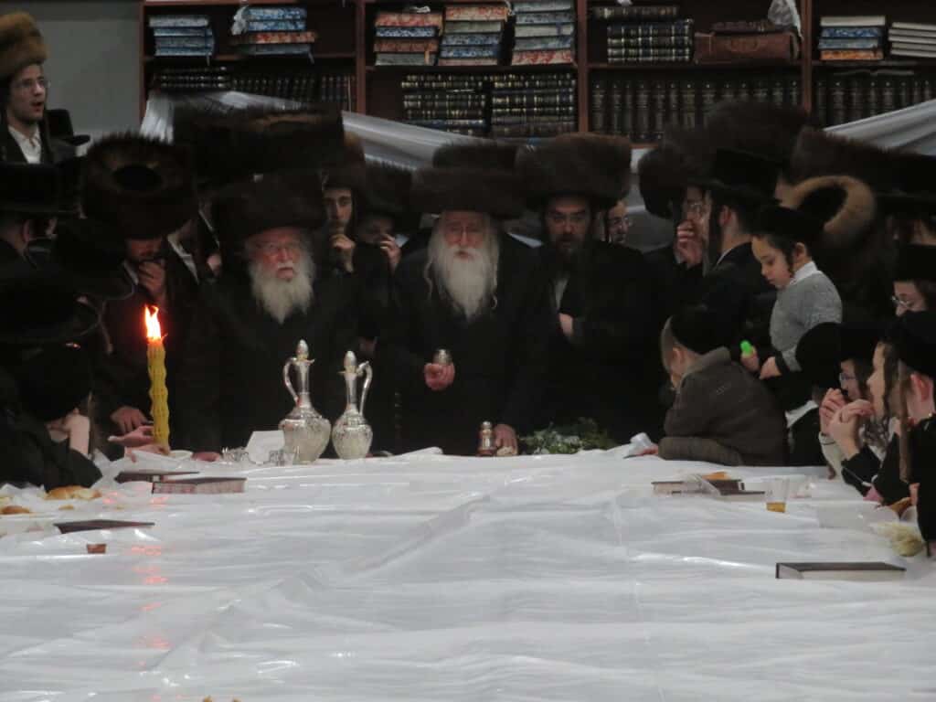 גלריה משמחת השבע ברכות בחצר הקודש מכנובקא בעלזא