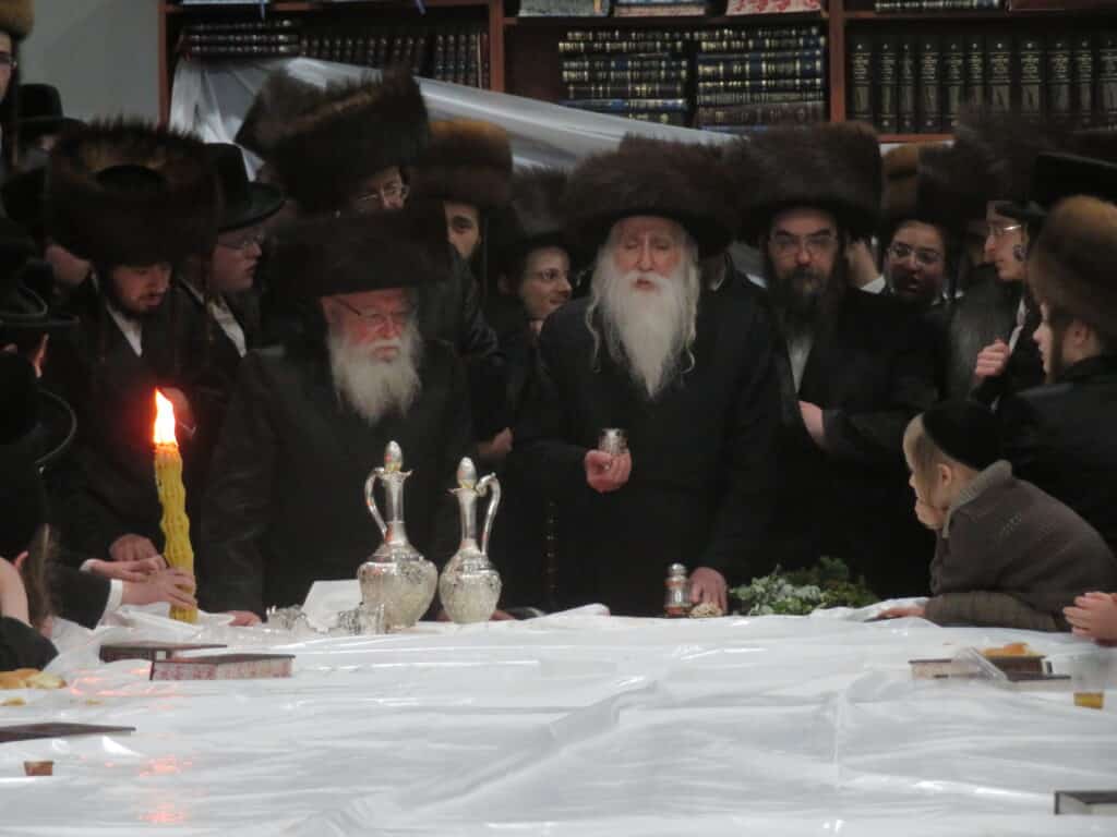 גלריה משמחת השבע ברכות בחצר הקודש מכנובקא בעלזא