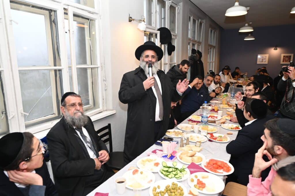 מסע הקודש של הגאון הצדיק רבי ישראל אברג'ל לפולין 