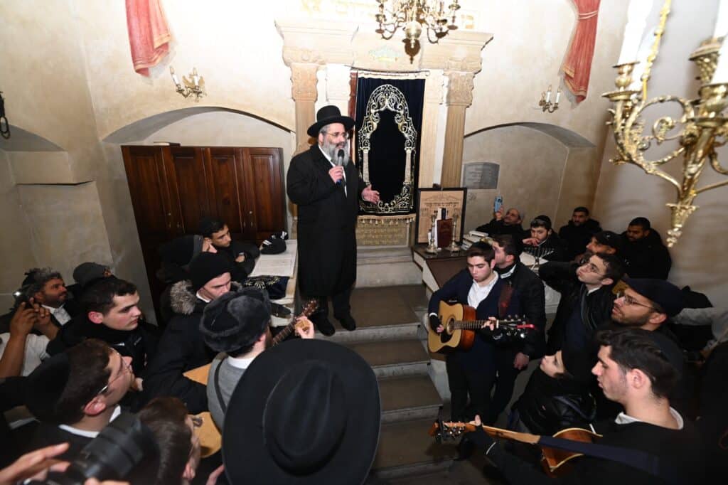 מסע הקודש של הגאון הצדיק רבי ישראל אברג'ל לפולין 