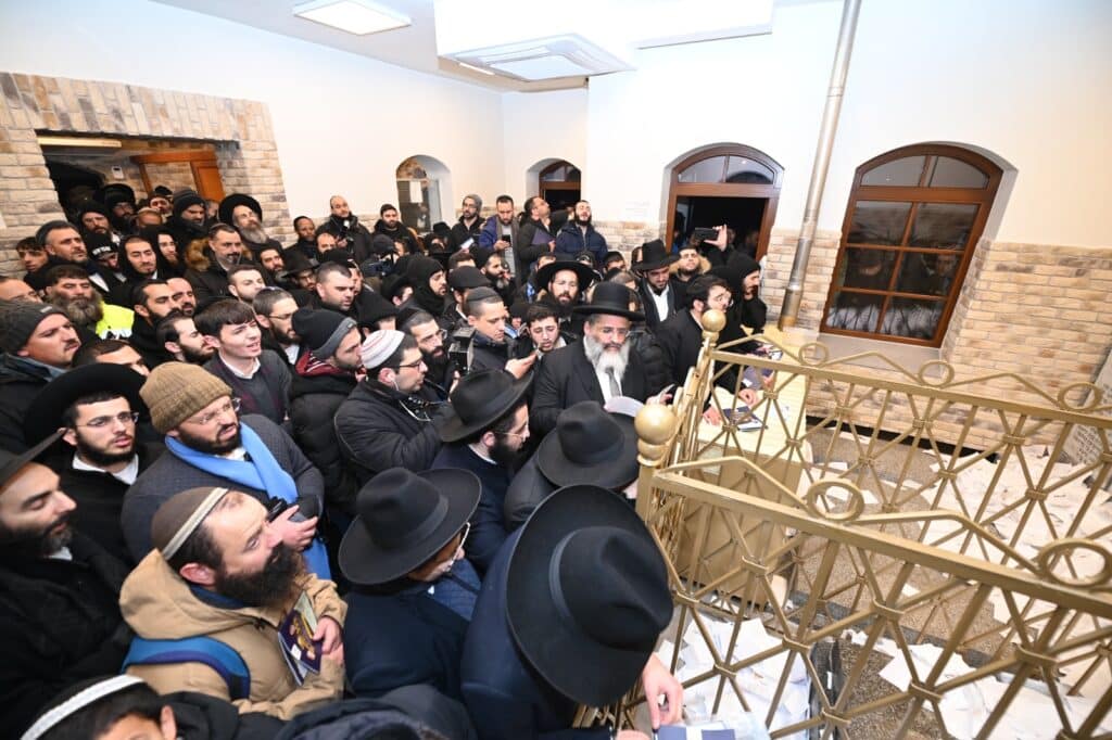 מסע הקודש של הגאון הצדיק רבי ישראל אברג'ל לפולין 