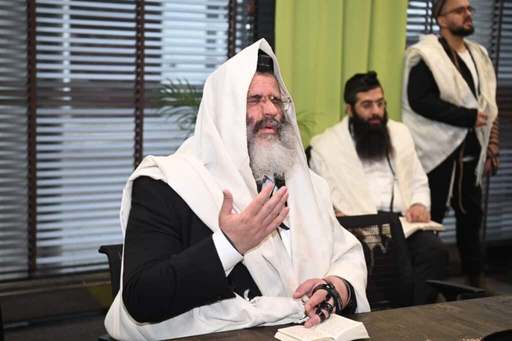 מסע הקודש של הגאון הצדיק רבי ישראל אברג'ל לפולין 