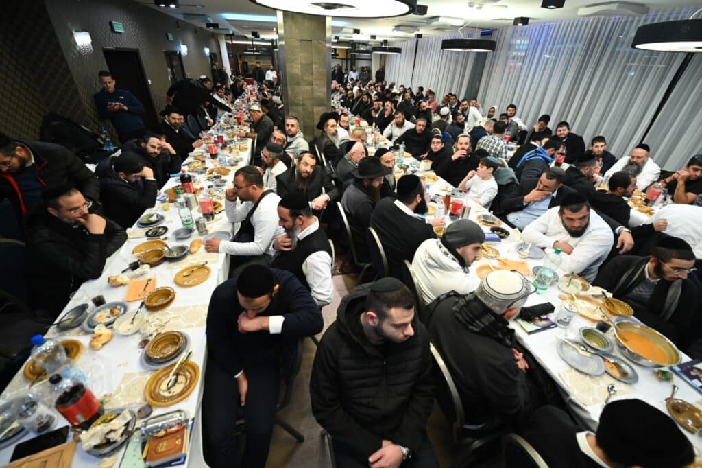 מסע הקודש של הגאון הצדיק רבי ישראל אברג'ל לפולין 