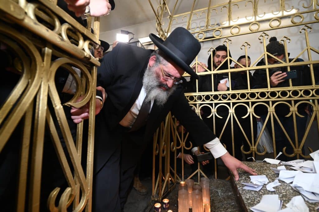 מסע הקודש של הגאון הצדיק רבי ישראל אברג'ל לפולין 