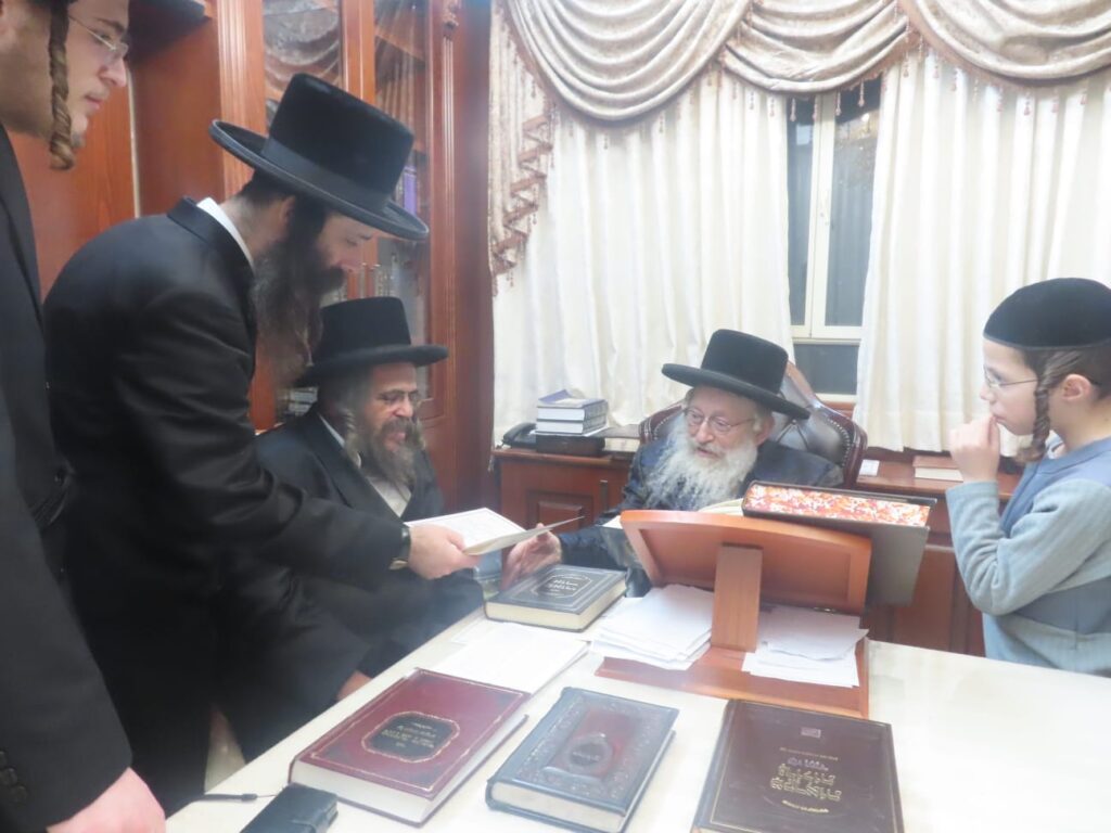 לקראת נישואי בתו: רבה של מירון ביקר אצל גדולי האדמו"רים והרבנים • גלריה