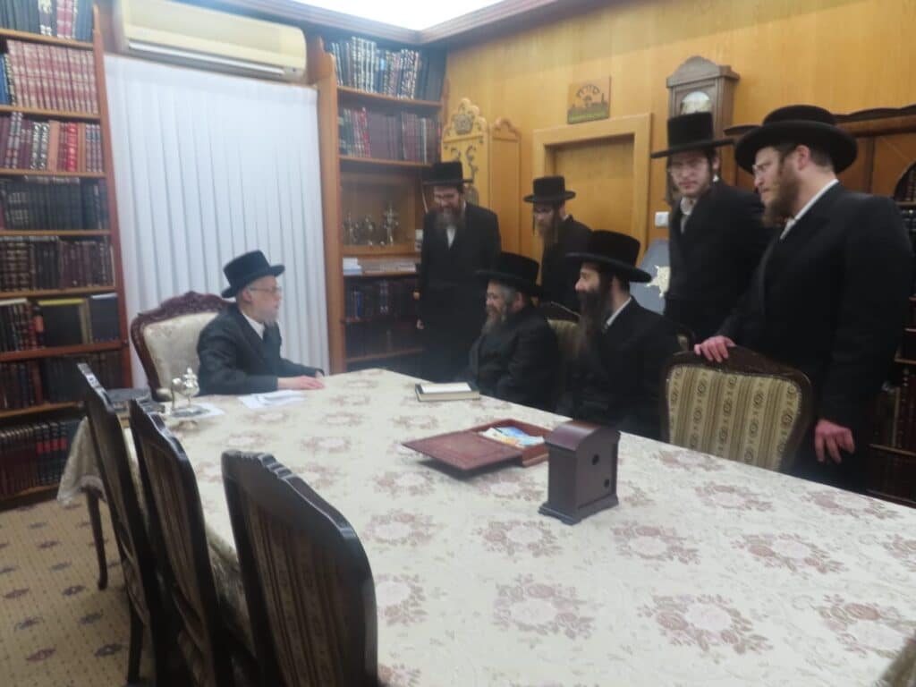 לקראת נישואי בתו: רבה של מירון ביקר אצל גדולי האדמו"רים והרבנים • גלריה