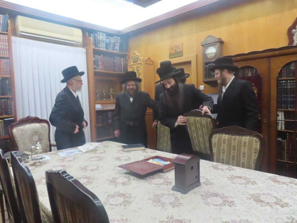 לקראת נישואי בתו: רבה של מירון ביקר אצל גדולי האדמו"רים והרבנים • גלריה