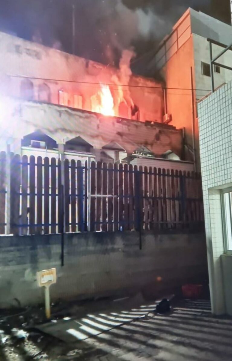 ליל שבת בקריית צאנז: 13 טון מצות עלו באש