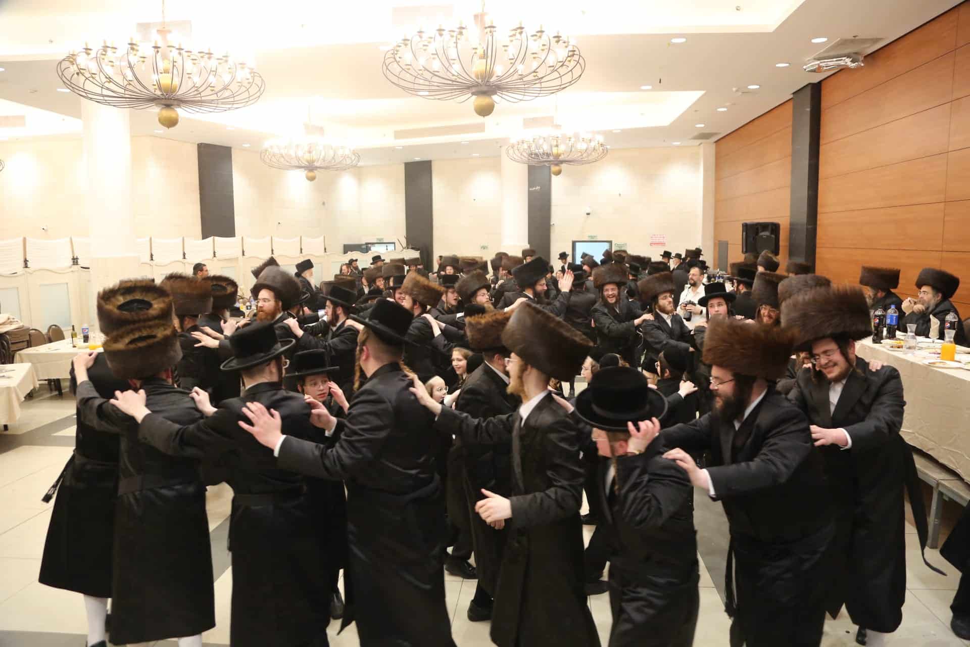 "כי לא תשכח מפי זרעו" • כך חגגו את שמחת בית מירון | גלריה