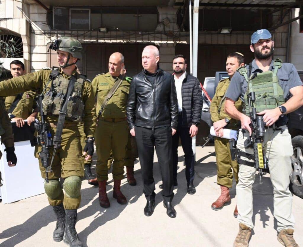 גלנט ביקר בחווארה: "צפויים לנו אולי אפילו ימים קשים יותר"