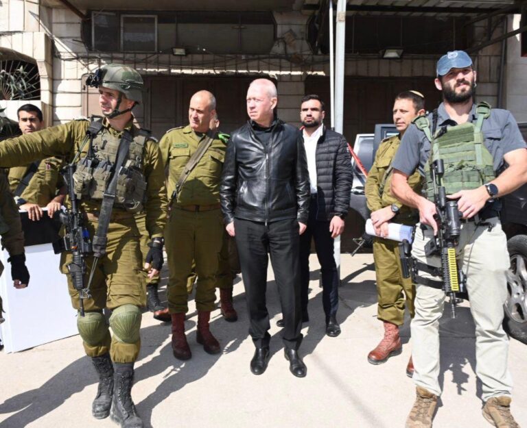 גלנט ביקר בחווארה: "צפויים לנו אולי אפילו ימים קשים  יותר"