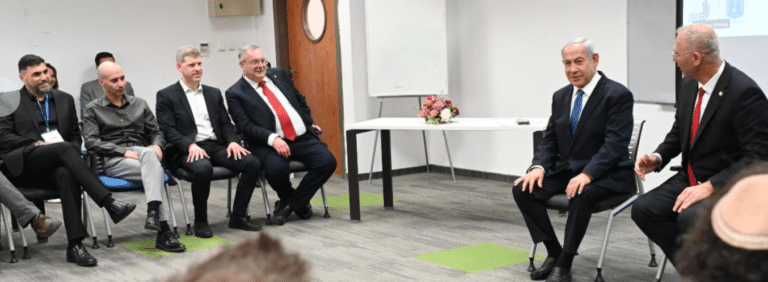 נתניהו למנכ"לים: "יש עודף רגולציה"