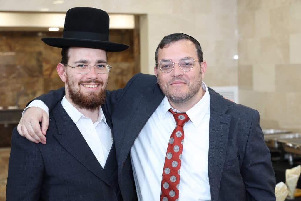 גלריה: מנחם קולדצקי בירמץ את בנו