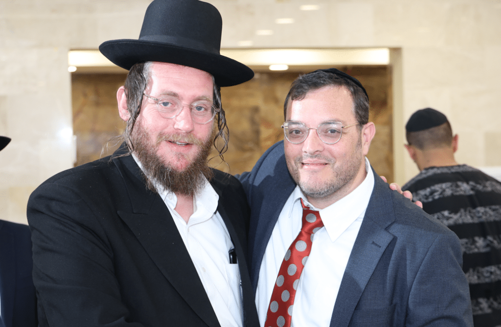 גלריה: מנחם קולדצקי בירמץ את בנו