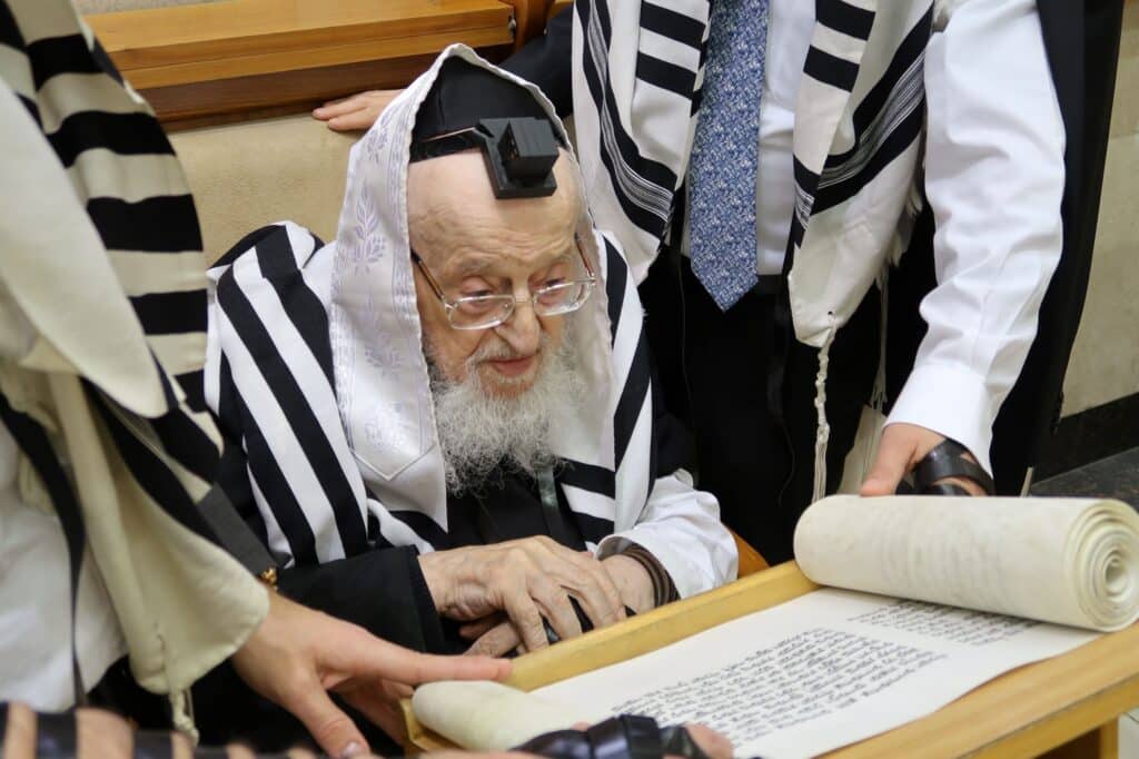 קריאת המגילה ומתנות לאביונים: הגרמ"צ ברגמן ביום הפורים 