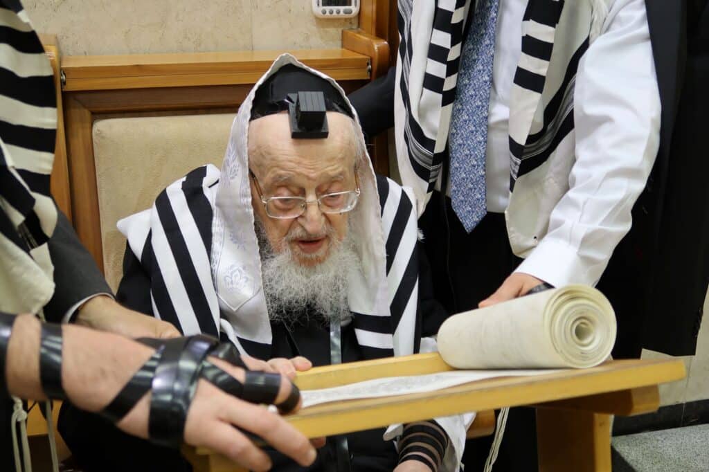 קריאת המגילה ומתנות לאביונים: הגרמ"צ ברגמן ביום הפורים 