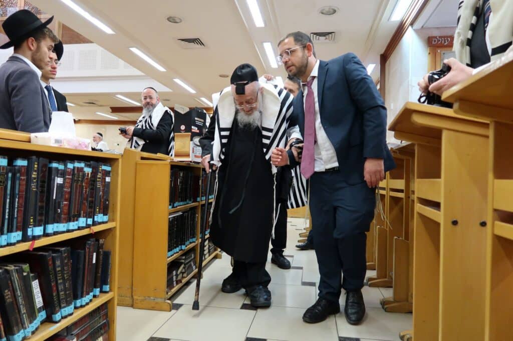 קריאת המגילה ומתנות לאביונים: הגרמ"צ ברגמן ביום הפורים 