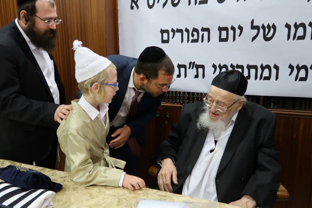 קריאת המגילה ומתנות לאביונים: הגרמ"צ ברגמן ביום הפורים 