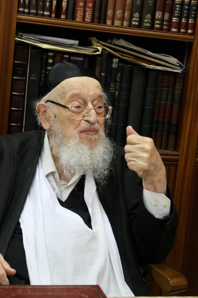 קריאת המגילה ומתנות לאביונים: הגרמ"צ ברגמן ביום הפורים 