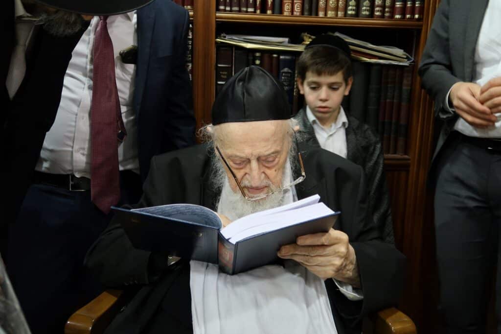 קריאת המגילה ומתנות לאביונים: הגרמ"צ ברגמן ביום הפורים 