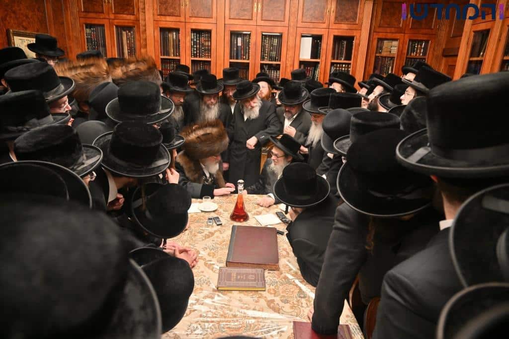 הביקור של האדמו"ר מויז'ניץ (מרכז) בארה"ב