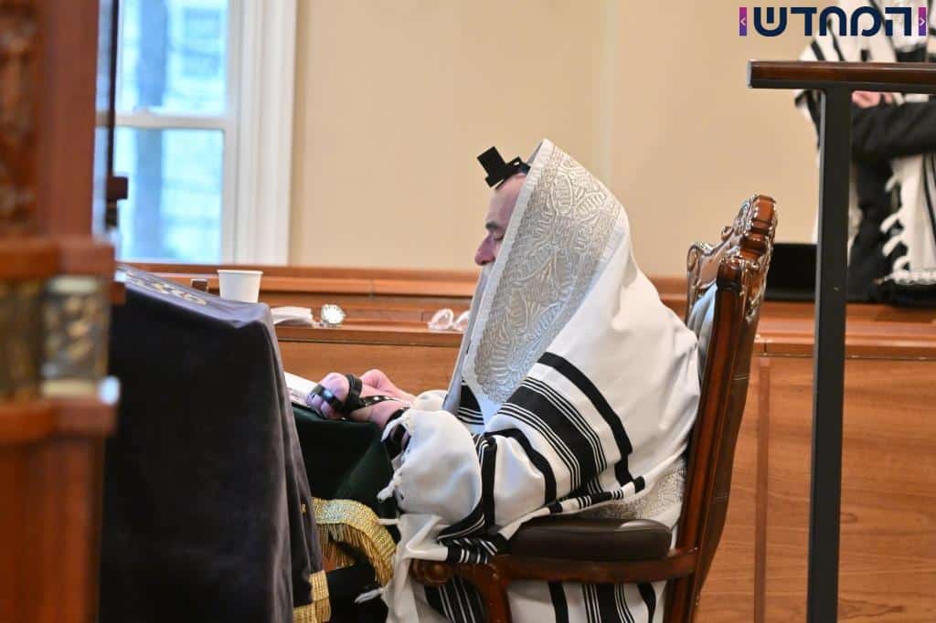 הביקור של האדמו"ר מויז'ניץ (מרכז) בארה"ב