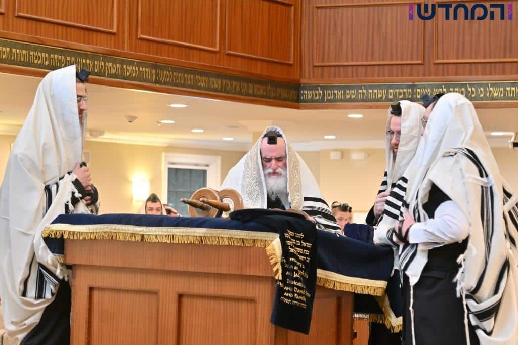 הביקור של האדמו"ר מויז'ניץ (מרכז) בארה"ב