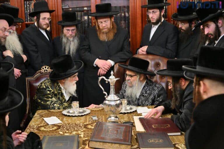 הביקור של האדמו"ר מויז'ניץ (מרכז) בארה"ב