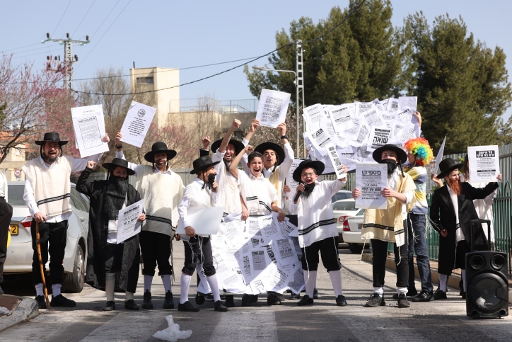 והשתיה כדת: גלרית פורים תשפ"ג
