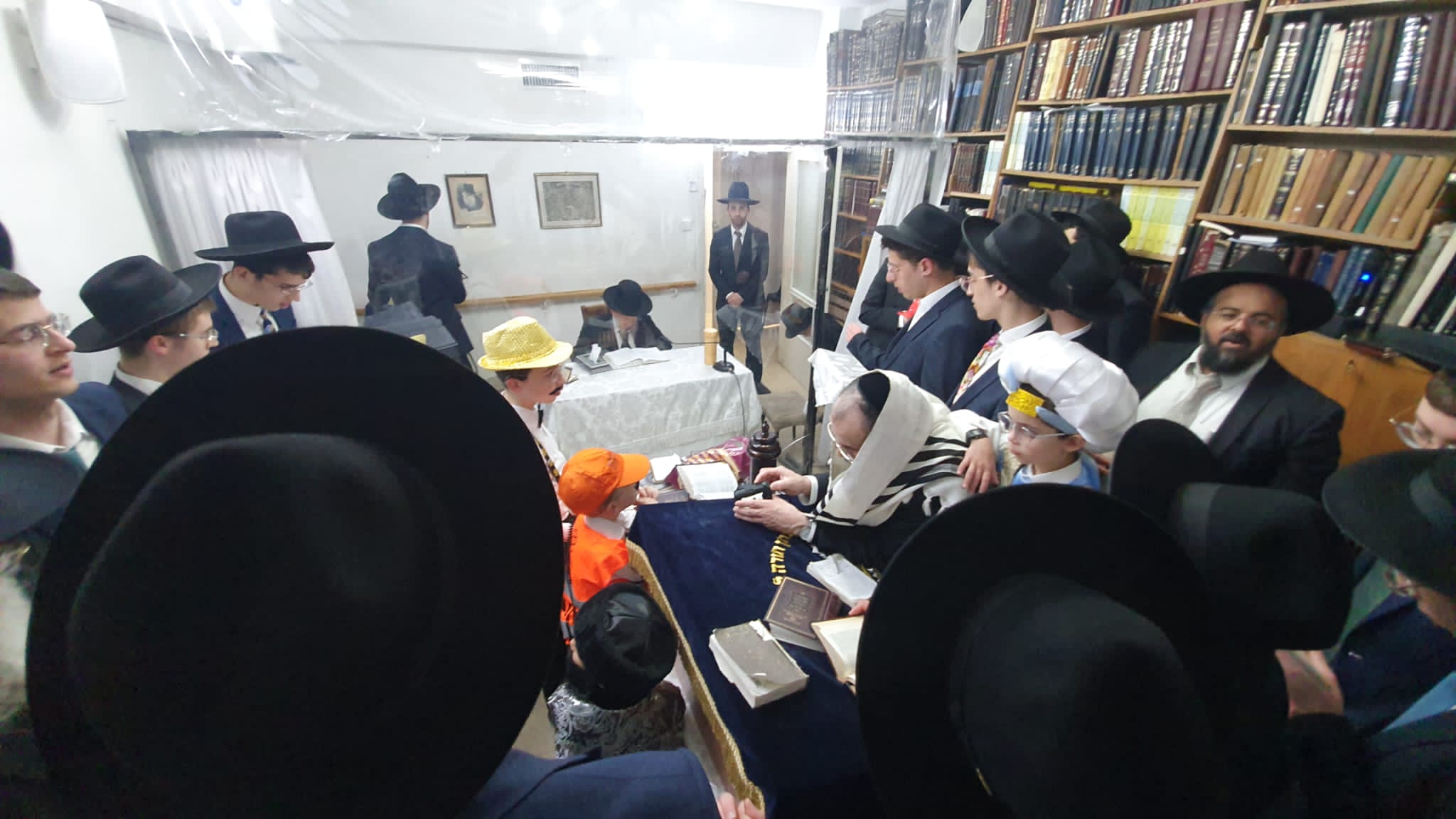 והשתיה כדת: גלרית פורים תשפ"ג