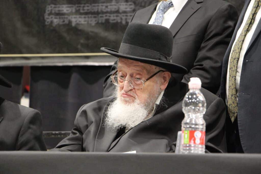 שנה לפטירתו: גדולי ישראל בעצרת מספד למרן שר התורה