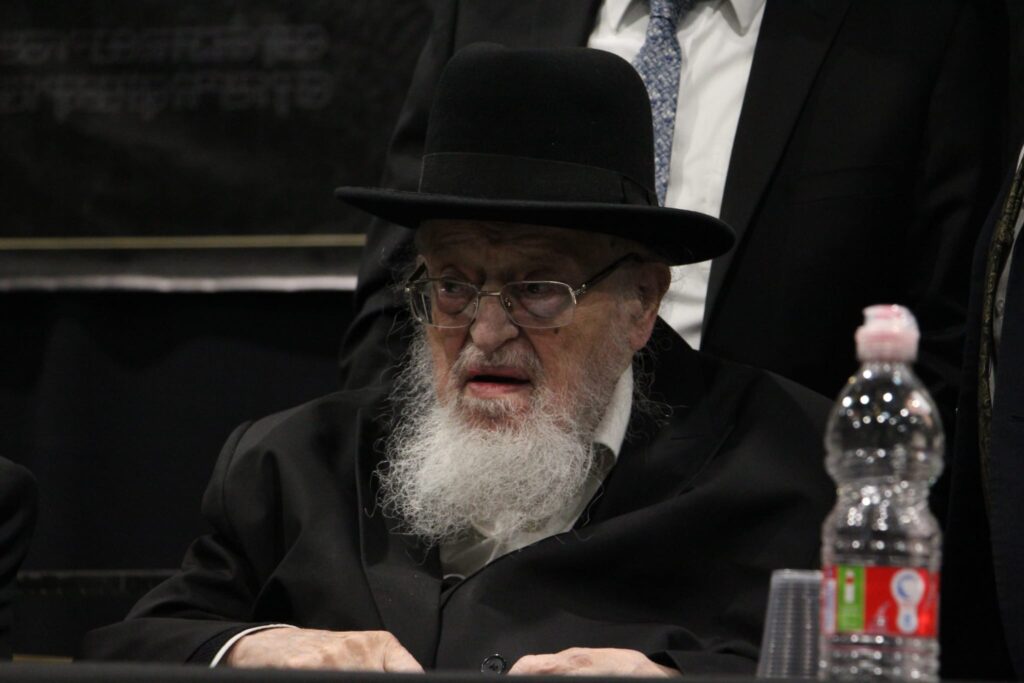שנה לפטירתו: גדולי ישראל בעצרת מספד למרן שר התורה