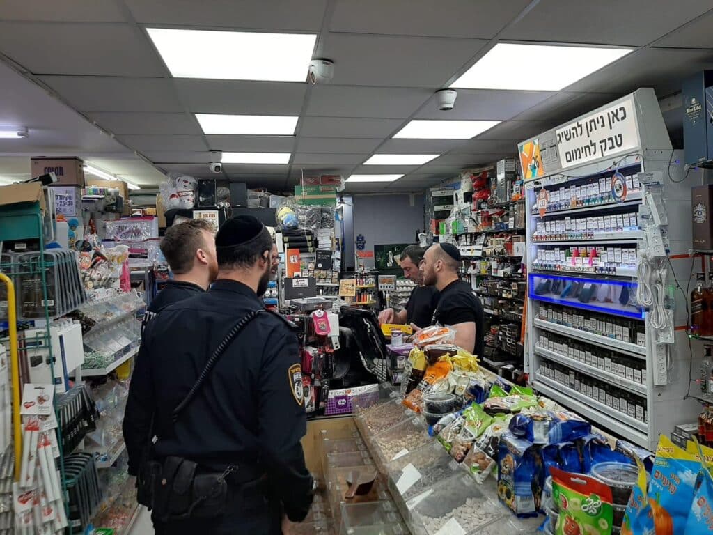 תופעת הנפצים: המשטרה פשטה על קיוסקים בבני ברק