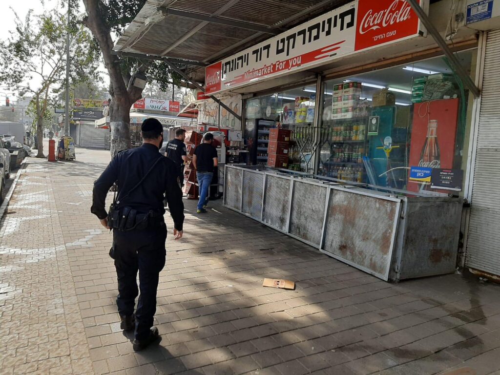 תופעת הנפצים: המשטרה פשטה על קיוסקים בבני ברק