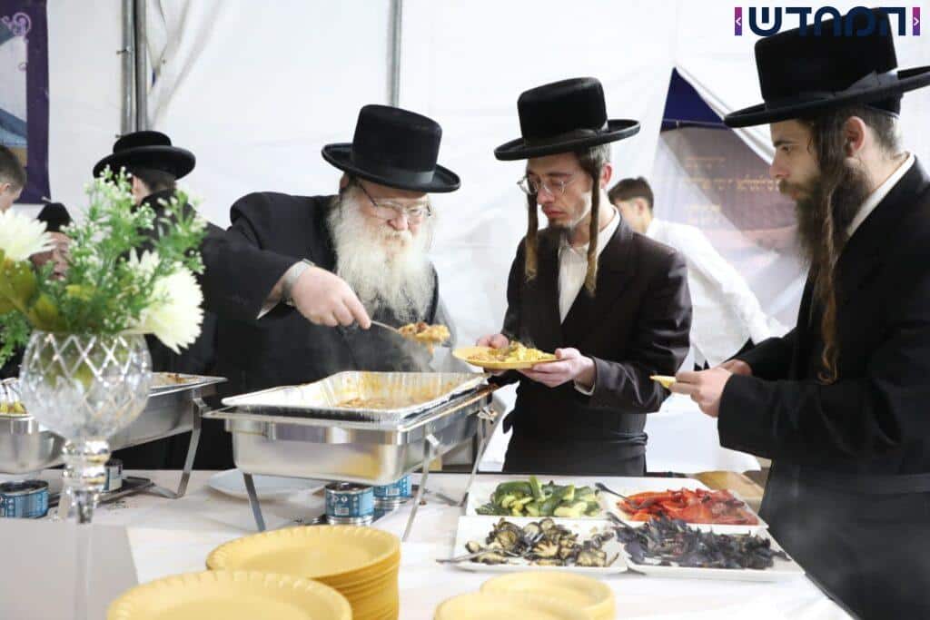 תיעוד ענק: ליל ההילולא בליז'ענסק 