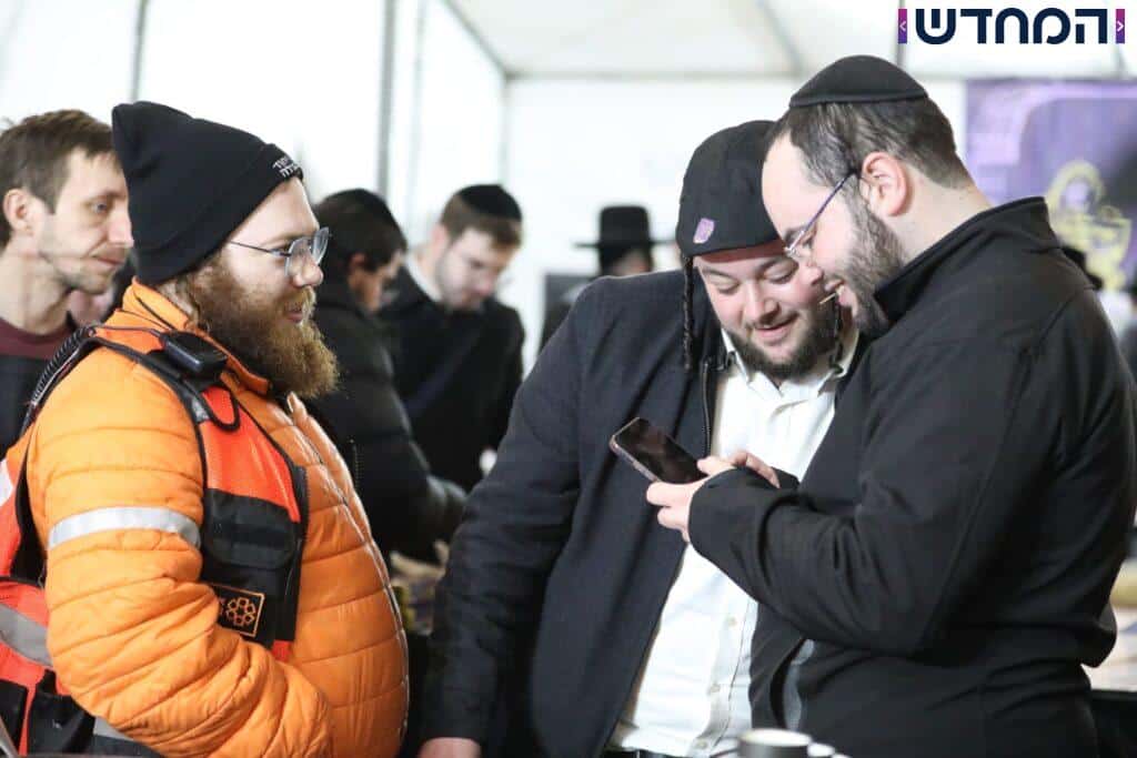 תיעוד ענק: ליל ההילולא בליז'ענסק 