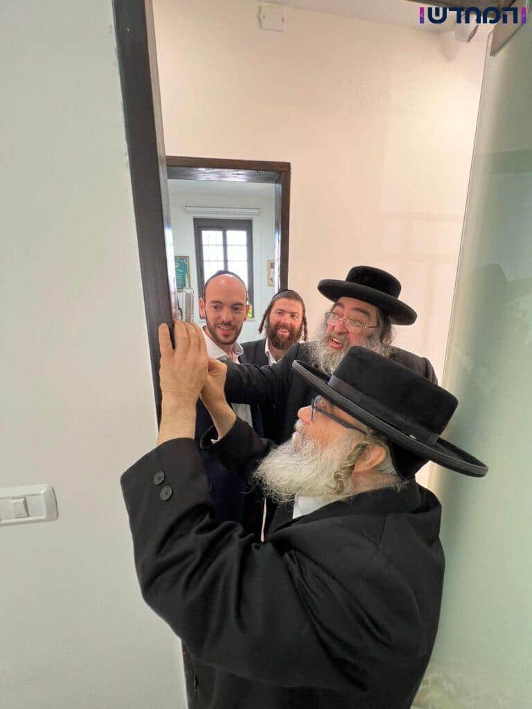 לשם מצות: האדמו"ר ממעז'בוז' באפיית מצות