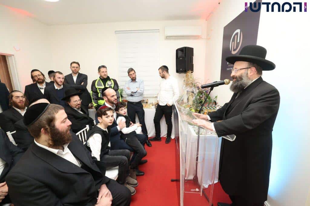 לשם מצות: האדמו"ר ממעז'בוז' באפיית מצות