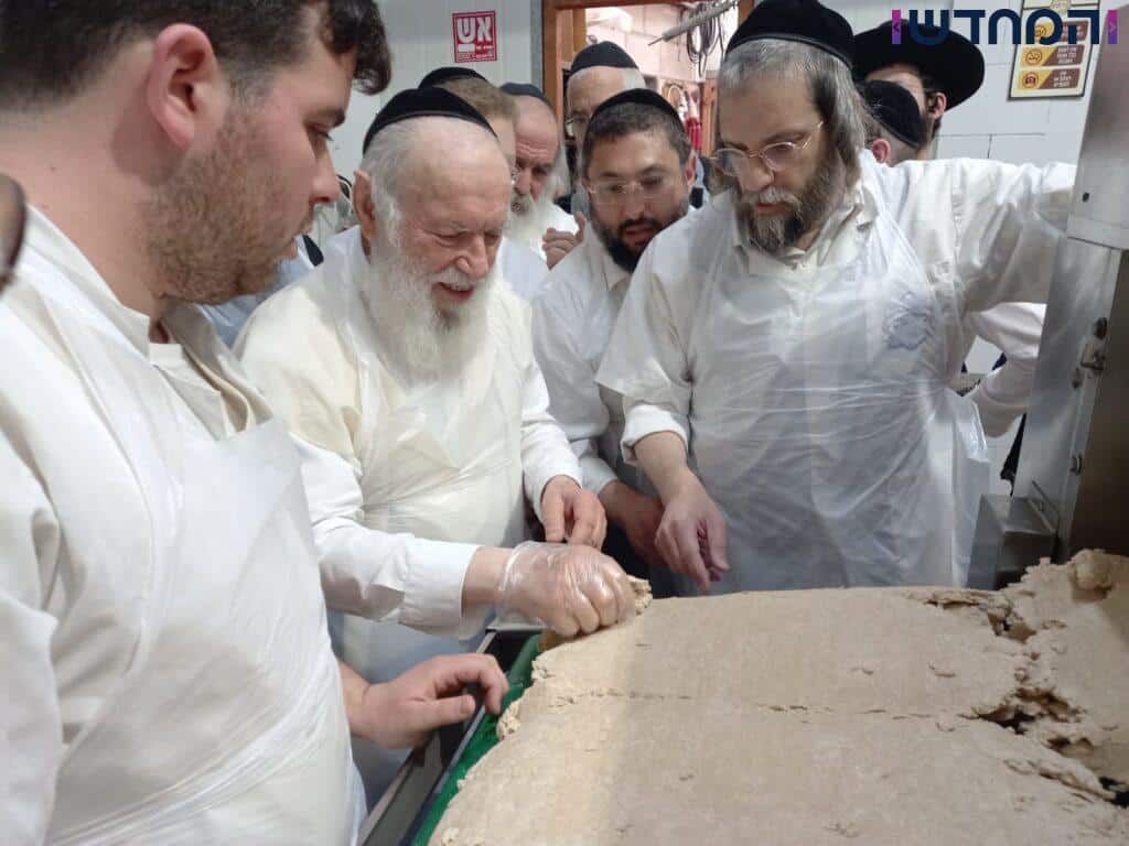 לשם מצות: מה אמר הגר"י זילברשטיין במאפיית המצות?