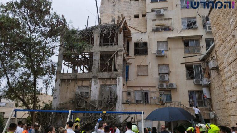 פיגומים קרסו במודיעין עלית, לכוד במקום