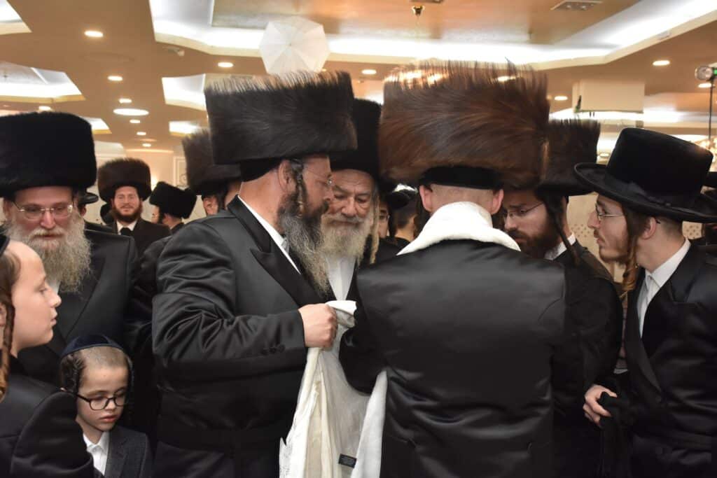 גלריה: שמחת החתונה בחצר הקודש אשלג