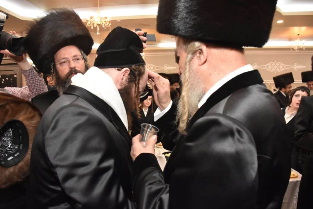 גלריה: שמחת החתונה בחצר הקודש אשלג