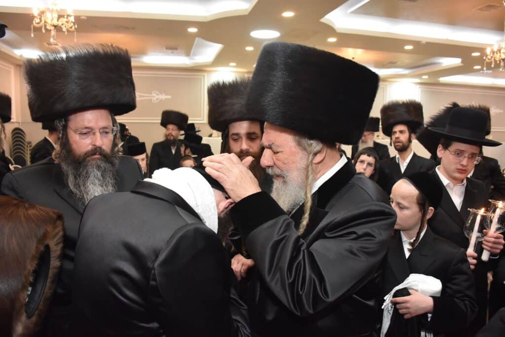 גלריה: שמחת החתונה בחצר הקודש אשלג