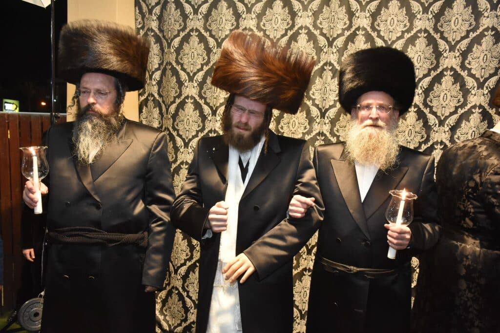 גלריה: שמחת החתונה בחצר הקודש אשלג