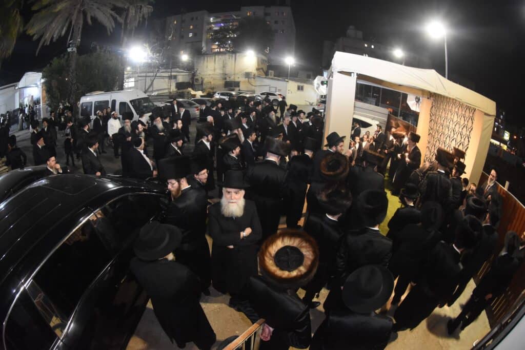 גלריה: שמחת החתונה בחצר הקודש אשלג