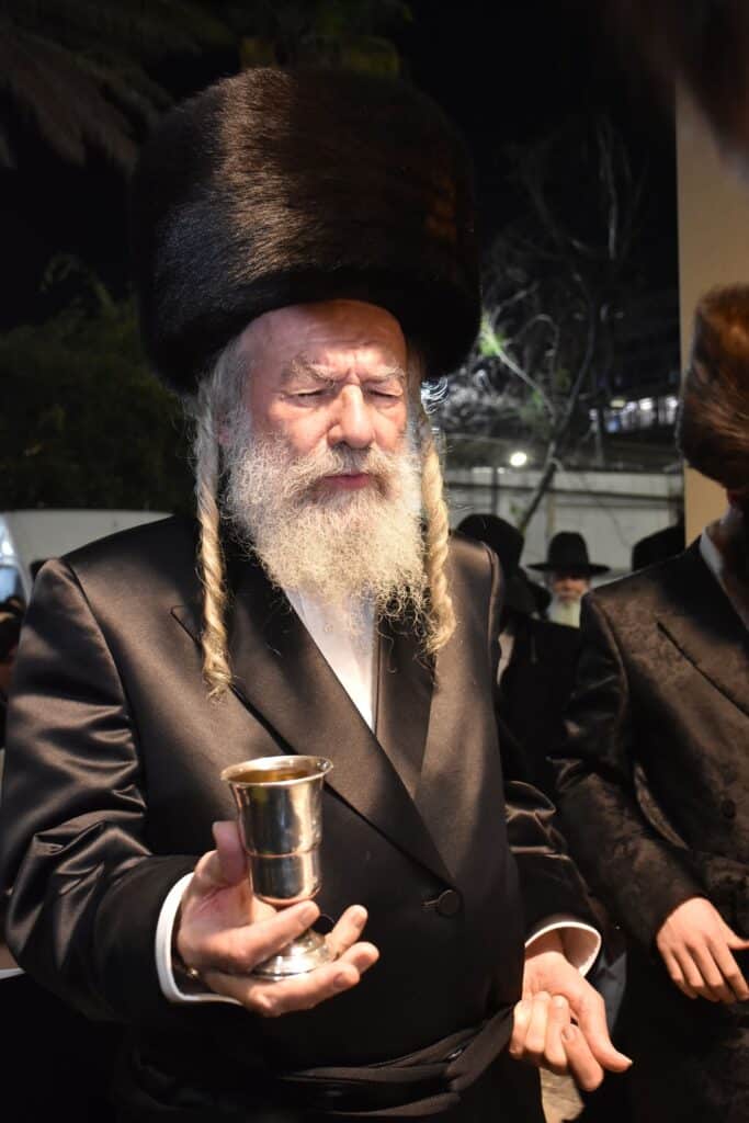 גלריה: שמחת החתונה בחצר הקודש אשלג