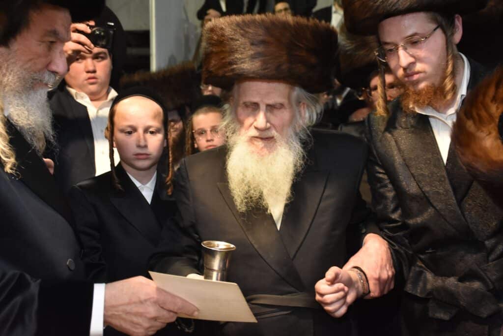 גלריה: שמחת החתונה בחצר הקודש אשלג