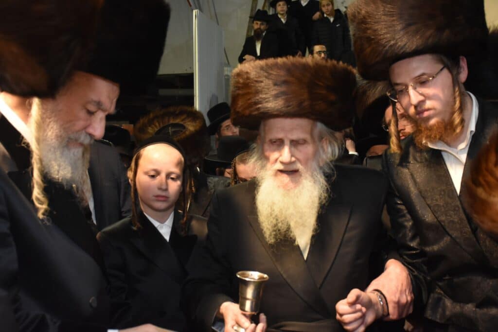 גלריה: שמחת החתונה בחצר הקודש אשלג