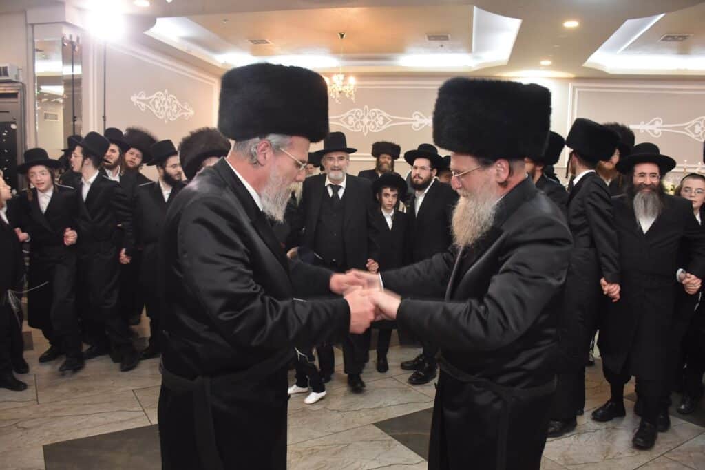 גלריה: שמחת החתונה בחצר הקודש אשלג