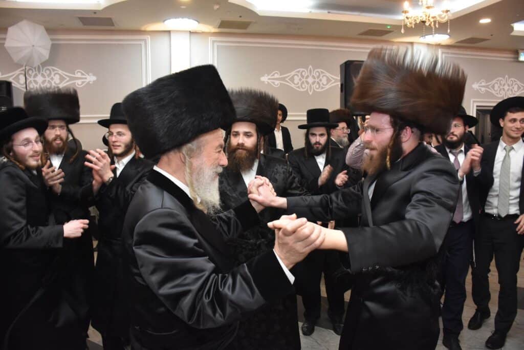 גלריה: שמחת החתונה בחצר הקודש אשלג